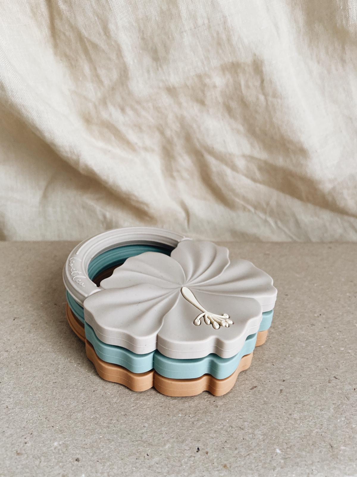 Hochet de Dentition 'Hibiscus', Beige