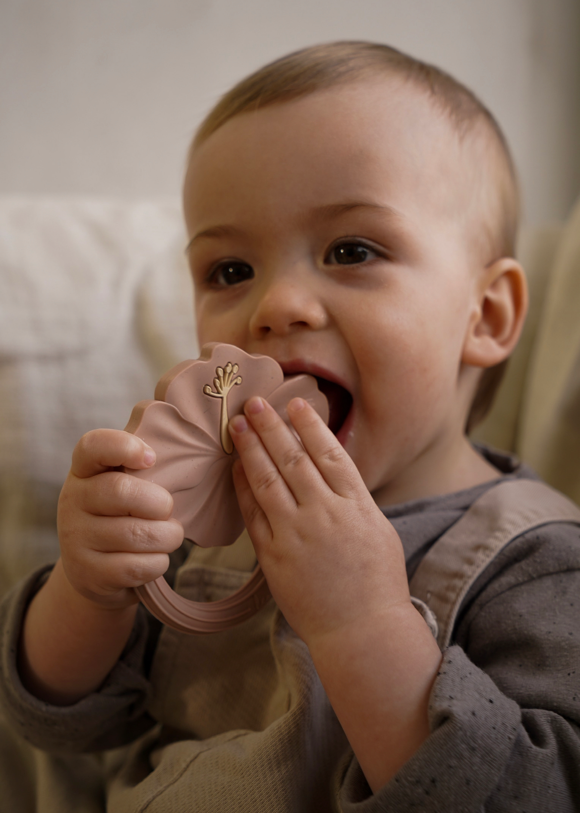 Hochet de Dentition 'Hibiscus', Rose foncé, Rosewood